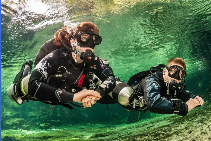 Overview of the Sidemount Diver specialty